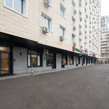 One Bedroom Apartment Next To Arbat In The Heart Of Almaty Exterior photo