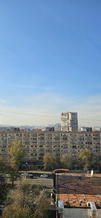 One Bedroom Apartment Next To Arbat In The Heart Of Almaty Exterior photo