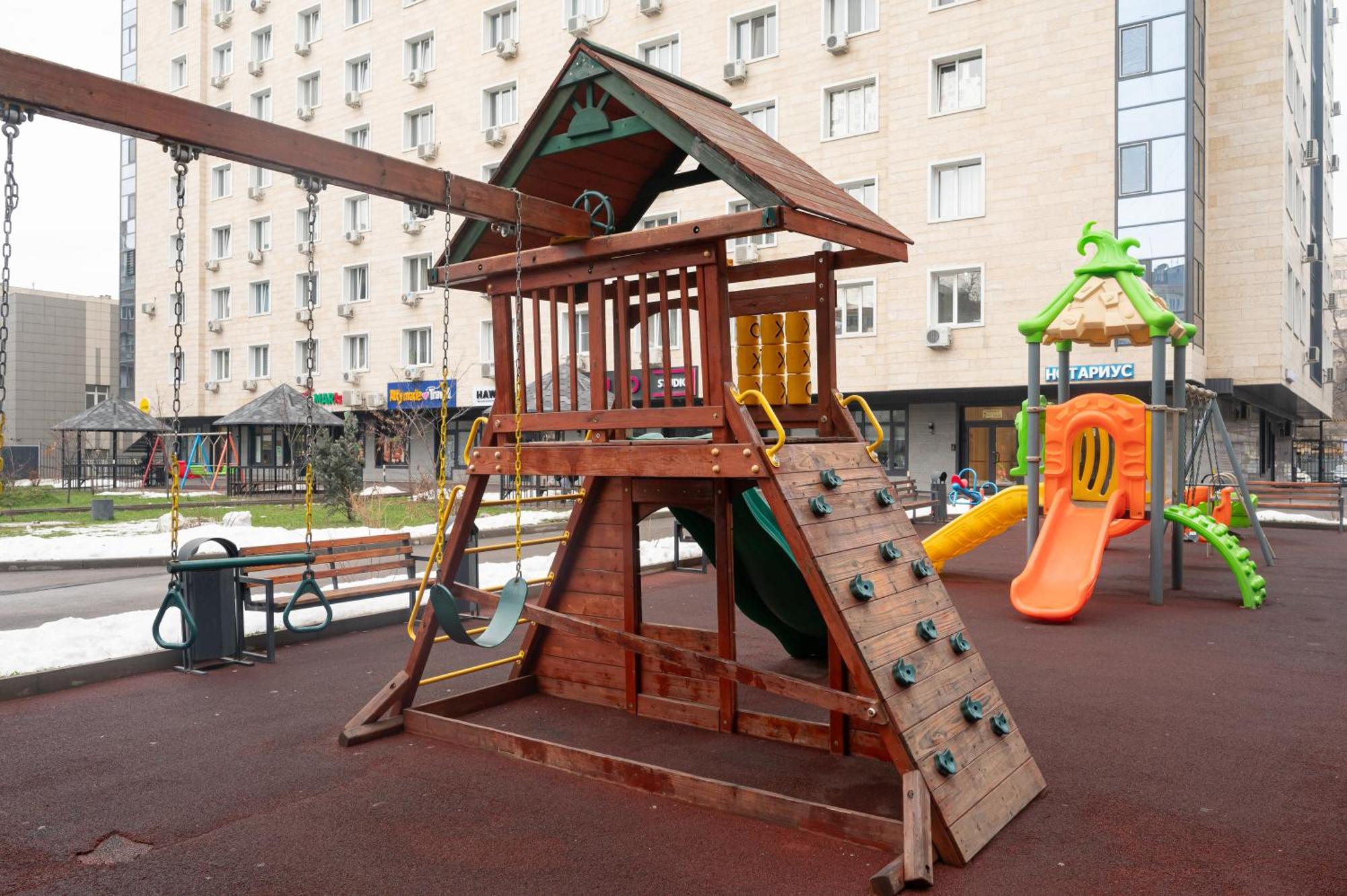 One Bedroom Apartment Next To Arbat In The Heart Of Almaty Exterior photo