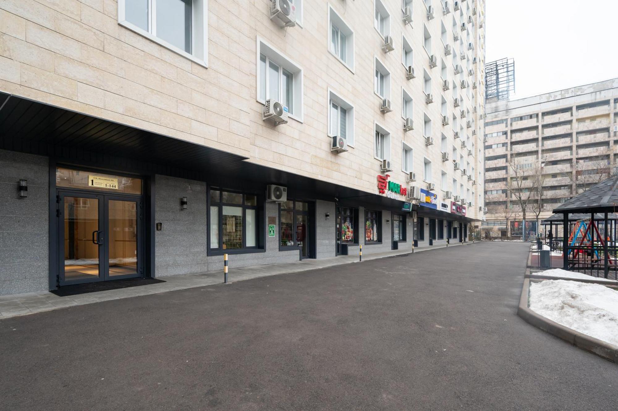 One Bedroom Apartment Next To Arbat In The Heart Of Almaty Exterior photo