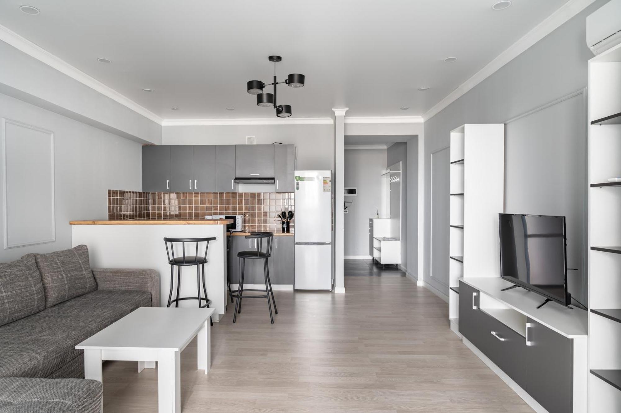 One Bedroom Apartment Next To Arbat In The Heart Of Almaty Exterior photo